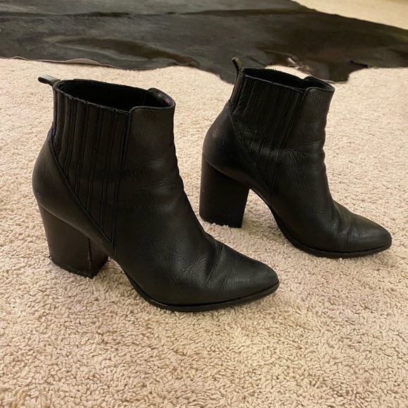 *ON SALE* Marc Fisher LTD Alva Stacked Heel Bootie - Picture 2 of 10